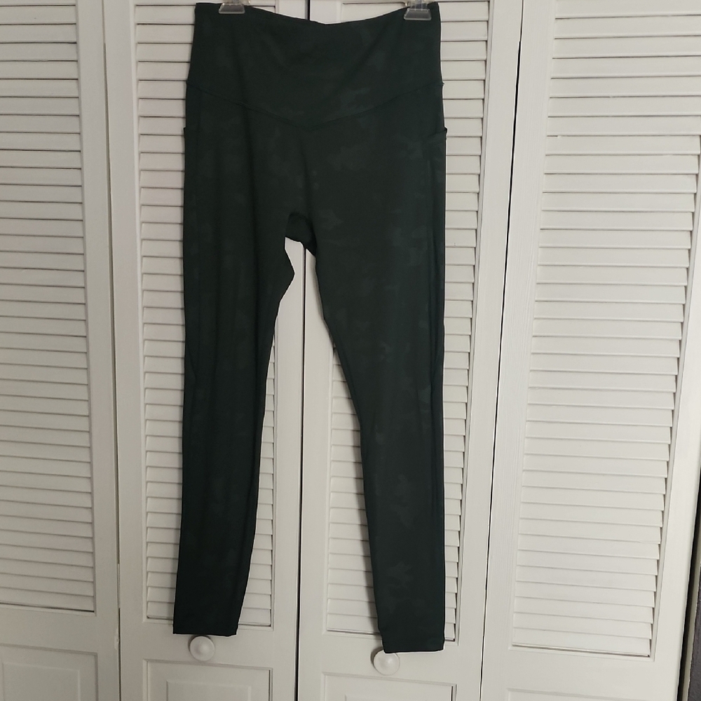Dark Green Camo Leggings With Pockets